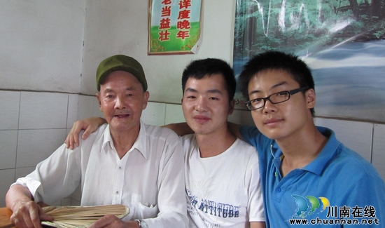 特兴镇：发扬敬老风尚&nbsp;情系孤寡老人(图4)