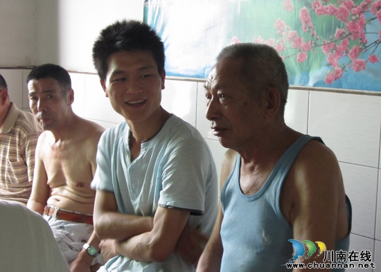 特兴镇：发扬敬老风尚&nbsp;情系孤寡老人(图3)