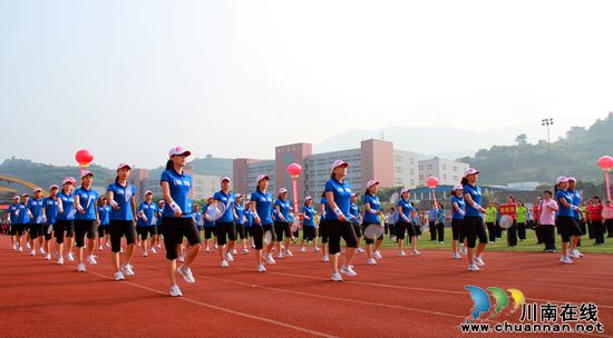 泸州叙永:大型体操比赛迎“十八大”(图3) 泸州叙永:大型体操比赛迎“十八大”(图3)