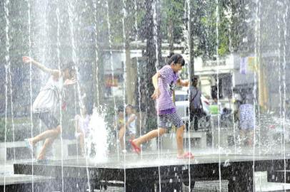 四川首发高温蓝色预警 未来3天10市最高温39℃(图2) 四川首发高温蓝色预警 未来3天10市最高温39℃(图2)
