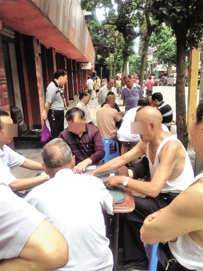 街头麻将,一道不该有的“风景”(图1)