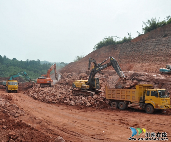 纳溪:战高温 保进度 重点工程建设如火如荼(图1) 纳溪:战高温 保进度 重点工程建设如火如荼(图1)