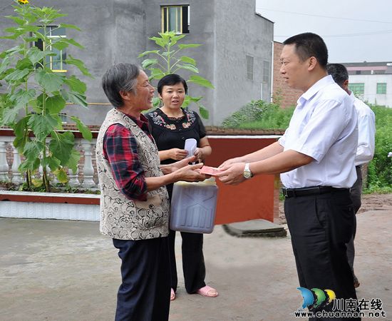 云锦镇：灾难无情人有情&nbsp;干群同战谱新篇(图4)
