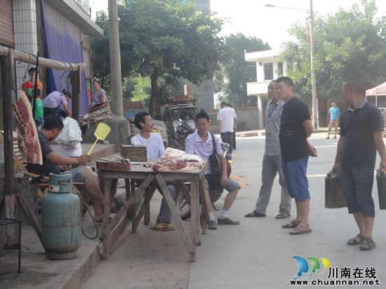 太伏镇：集中治理乱摆乱放(图1)
