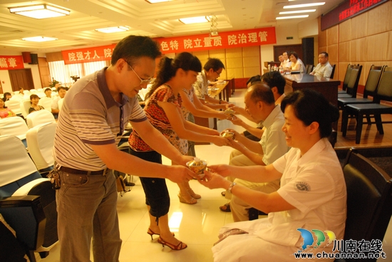 泸州:第5批全国老中医药专家学术经验继承工作启动(图2) 泸州:第5批全国老中医药专家学术经验继承工作启动(图2)