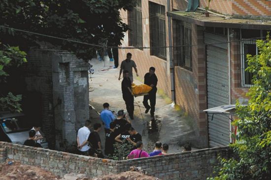 周克华徒步回重庆 逃离南京后,走破3双鞋(图2) 周克华徒步回重庆 逃离南京后,走破3双鞋(图2)