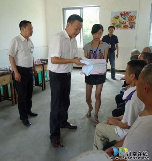 叙永县纪委书记下基层&nbsp;检查指导纪检监察工作(图1)
