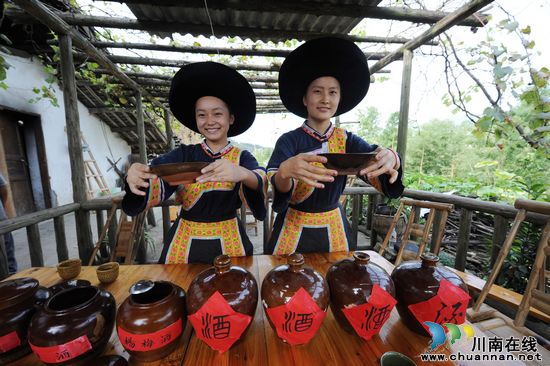 泸州:2012中国古蔺苗家风情节隆重开幕(图2) 泸州:2012中国古蔺苗家风情节隆重开幕(图2)