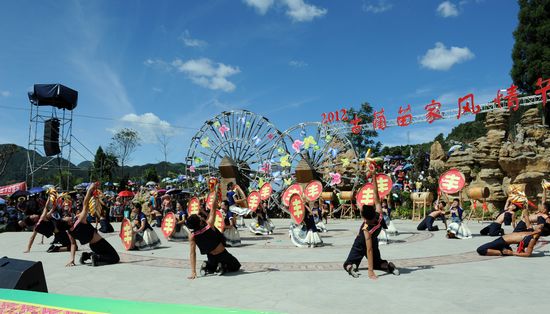 泸州:2012中国古蔺苗家风情节隆重开幕(图5) 泸州:2012中国古蔺苗家风情节隆重开幕(图5)