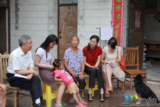 泸州市扶贫基金会到潮河镇调查"栋梁工程"扶贫对象户情况(图2) 泸州市扶贫基金会到潮河镇调查"栋梁工程"扶贫对象户情况(图2)