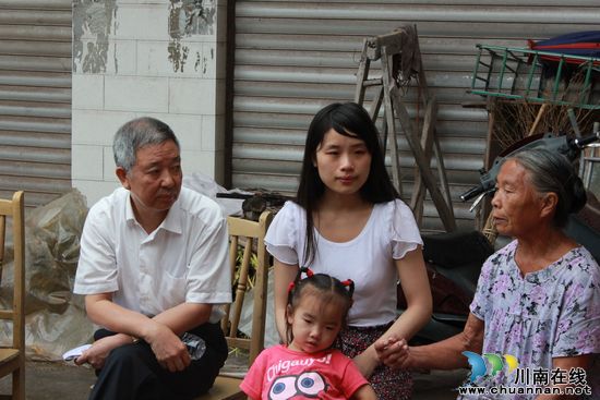 泸州市扶贫基金会到潮河镇调查"栋梁工程"扶贫对象户情况(图1) 泸州市扶贫基金会到潮河镇调查"栋梁工程"扶贫对象户情况(图1)