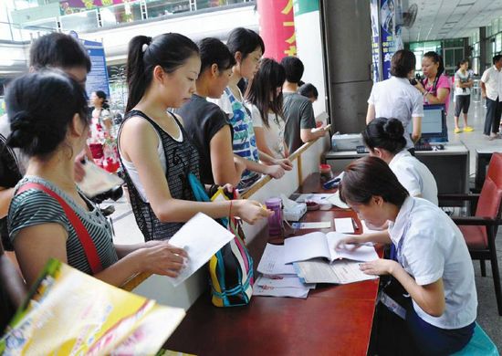 自贡客运总站爱心助学:新生半价购车票 贫困生全免(图1) 自贡客运总站爱心助学:新生半价购车票 贫困生全免(图1)