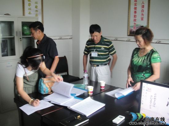 合江县纪委书记王举松一行到大桥镇巡查党风廉政建设落实情况(图3) 合江县纪委书记王举松一行到大桥镇巡查党风廉政建设落实情况(图3)
