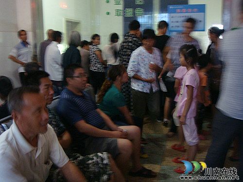 凤鸣镇:组织困难职工免费体检 切实落实民生工程(图2) 凤鸣镇:组织困难职工免费体检 切实落实民生工程(图2)