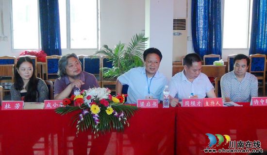 五通镇:8名贫困学子获资助(图2) 五通镇:8名贫困学子获资助(图2)