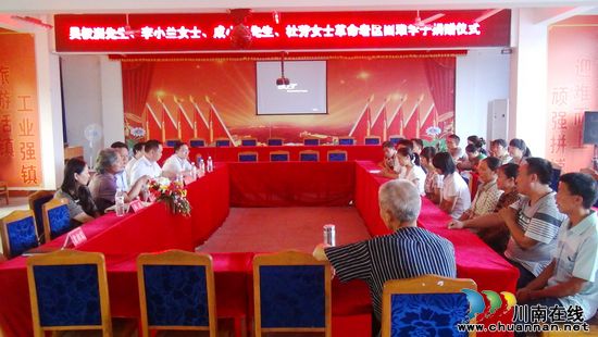 五通镇:8名贫困学子获资助(图1) 五通镇:8名贫困学子获资助(图1)