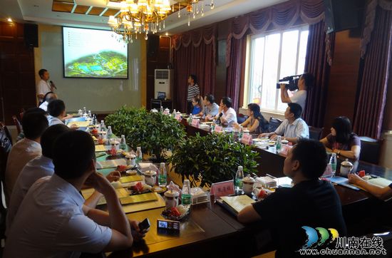 省农业厅、省旅游局检查组莅泸检查华阳旅游工作(图4) 省农业厅、省旅游局检查组莅泸检查华阳旅游工作(图4)