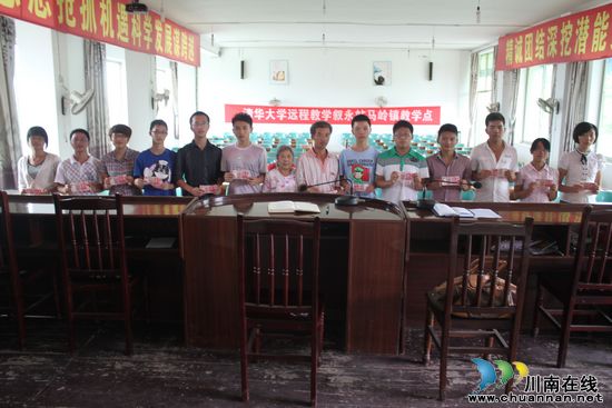 马岭镇：不让一个贫困计生家庭大学生失学(图3)