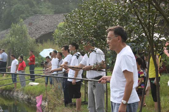 潮河镇金秋龙眼节生态垂钓活动欢乐进行(图2) 潮河镇金秋龙眼节生态垂钓活动欢乐进行(图2)