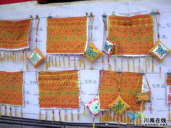 马嘶乡打造苗族刺绣、蜡染品牌 助推文化建设大发展(图2) 马嘶乡打造苗族刺绣、蜡染品牌 助推文化建设大发展(图2)
