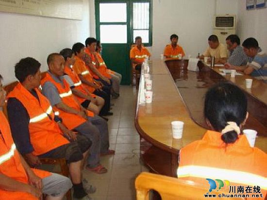 凤鸣镇:公路河道沿线治理得实效(图2) 凤鸣镇:公路河道沿线治理得实效(图2)