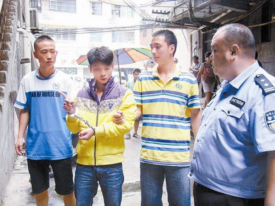 抓盗贼&nbsp;宜宾水池街小区居民齐上阵(图1)