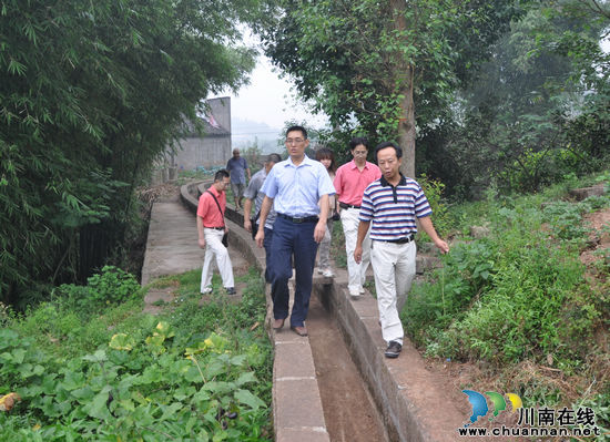 泸州市水务局到合江县督导河道沿线专项治理工作(图2) 泸州市水务局到合江县督导河道沿线专项治理工作(图2)