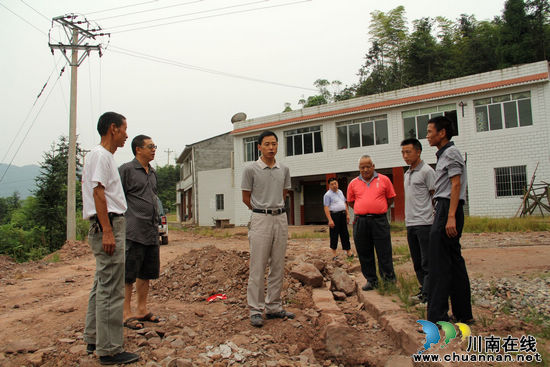 龙车镇:强化监管,保障通村公路建设质量(图1) 龙车镇:强化监管,保障通村公路建设质量(图1)