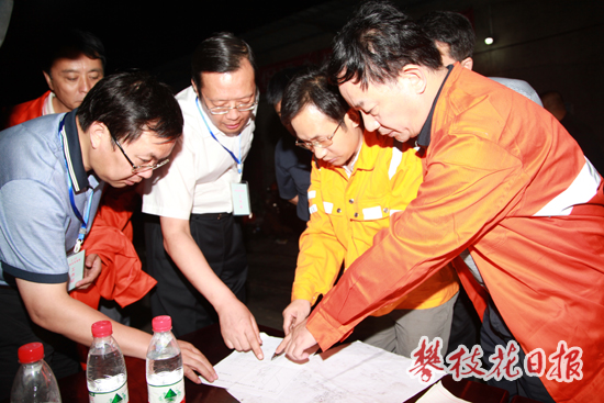 攀枝花煤矿瓦斯爆炸事故19人遇难 仍有28人被困(图1) 攀枝花煤矿瓦斯爆炸事故19人遇难 仍有28人被困(图1)