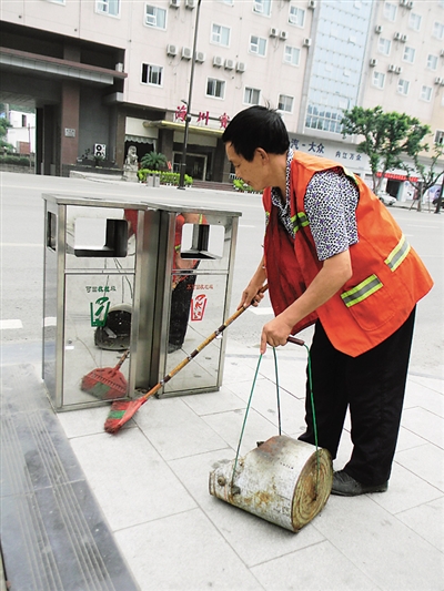 垃圾桶，市民行为的一面镜子(图1)