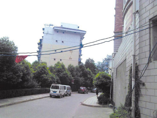 夏天老断电&nbsp;居民请求改造变压器(图1)