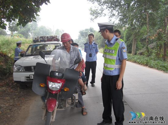 牛滩镇：交通安全大检查&nbsp;确保学生上学平安(图2)
