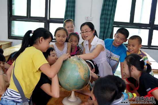 四川泸州：入学首堂课地图上“找祖国”(图3)