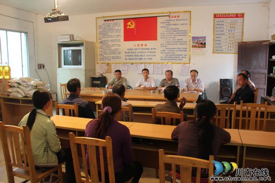 泸州市社保局开展定点联系村扶贫活动(图1)