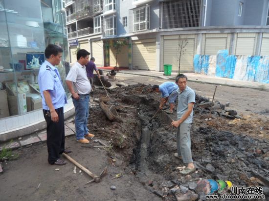 牛滩镇：真抓实干&nbsp;强力推进“三线”环境综合治理(图1)