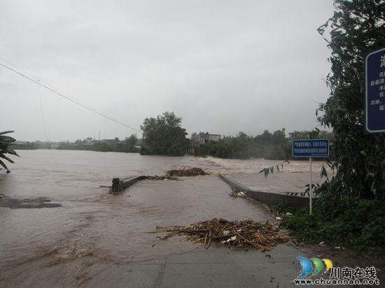 方洞镇:全力以赴抗击洪灾(图1) 方洞镇:全力以赴抗击洪灾(图1)