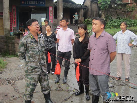 方洞镇:全力以赴抗击洪灾(图2) 方洞镇:全力以赴抗击洪灾(图2)