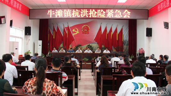 牛滩镇：积极组织抗洪抢险(图2)