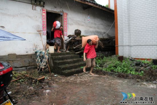 牛滩镇：积极组织抗洪抢险(图6)