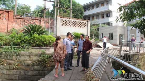 泸县交通局水务局到牛滩镇检查灾情(图5)