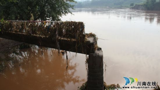 泸县交通局水务局到牛滩镇检查灾情(图4)