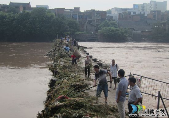 方洞镇：抢抓时间&nbsp;全面展开灾后重建(图3)