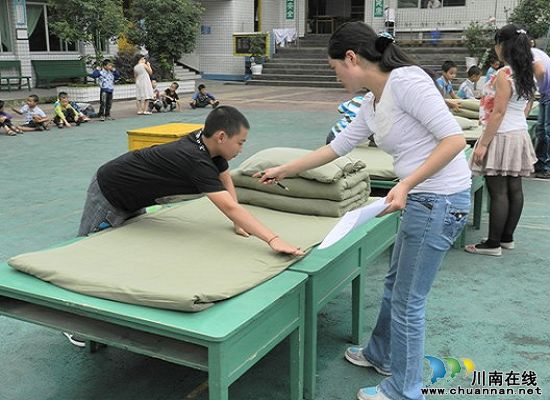 摩尼新苗实小开学第一课&nbsp;开展学生行为习惯养成训练(图3)