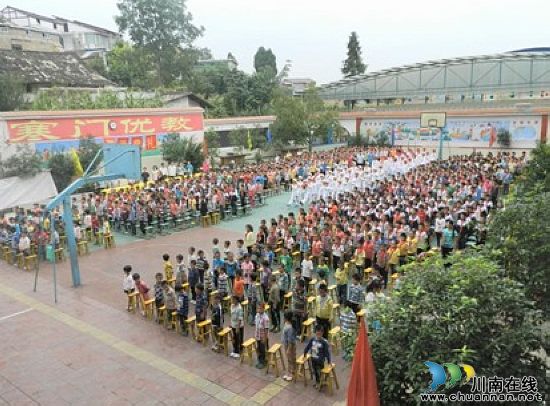 摩尼新苗实小开学第一课&nbsp;开展学生行为习惯养成训练(图1)