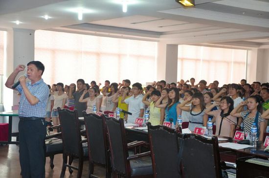 泸县：新教师上岗&nbsp;承诺拒收红包回扣(图1)