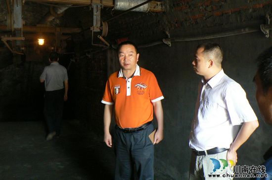 泸县副县长蒲涛到牛滩镇检查煤矿安全(图1)
