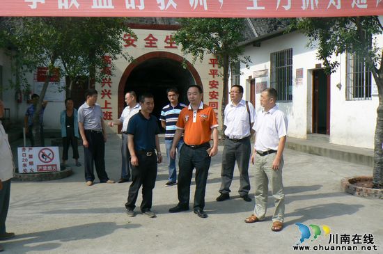 泸县副县长蒲涛到牛滩镇检查煤矿安全(图2)