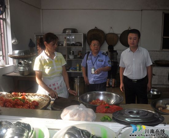 云锦镇：开展校园安全检查&nbsp;为师生平安保驾护航(图1)