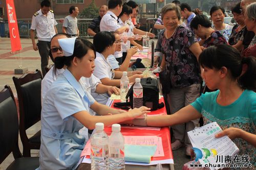 纳溪:举行食品药品安全科普宣传启动仪式(图3) 纳溪:举行食品药品安全科普宣传启动仪式(图3)