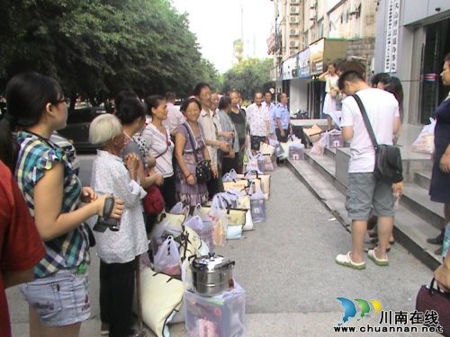 大山坪街道：心系受灾家庭&nbsp;&nbsp;企业自发送温暖(图2)